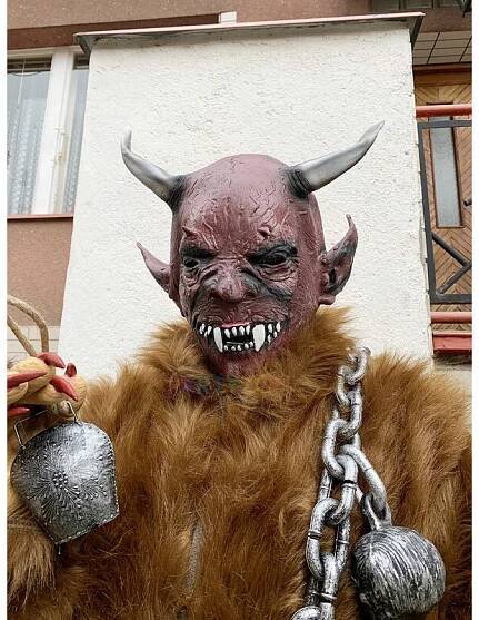Huňatý kožich čert Krampus hnědý