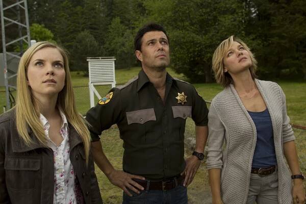 Cindy Busby, Carlos Bernard, Crystal Allen - Duch bouře - Z filmu