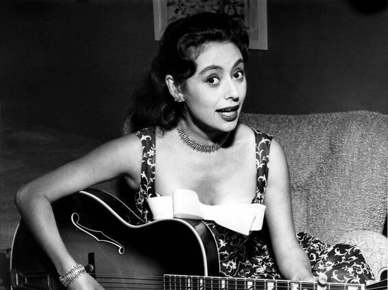 Caterina Valente, Singer Who Was a Star on Two Continents, Dies at 93