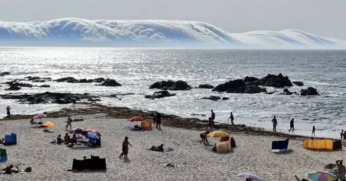 Rare Tidal Wave Cloud Creates Panic in Portugal (Video)