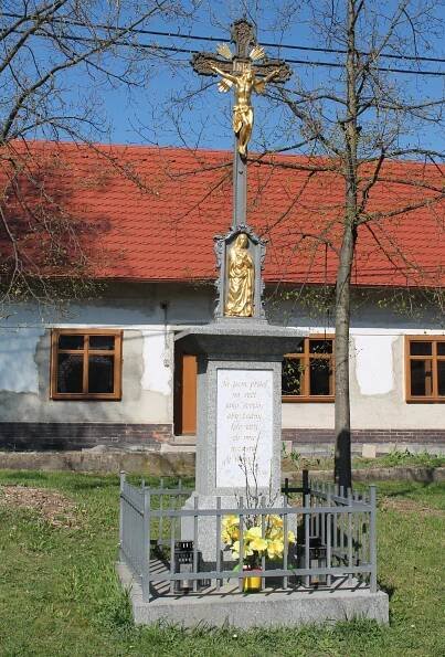 Soubor:Řícmanice, Masarykovo nám., kříž (2017-04-10; 01).jpg