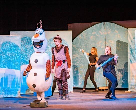 Sněhulák Olaf, Elsa a sob Sven. Muzikál Království z ledu potěší děti v Žebráku