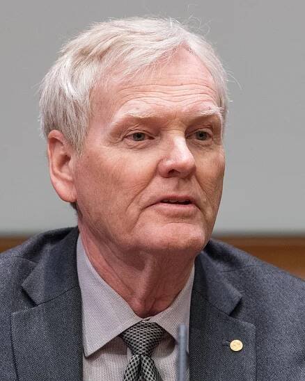 Soubor:Michael W. Young D81 4395 (38846969692).jpg – Wikipedie