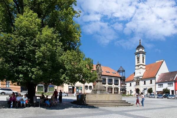 V Uherském Brodě začínají dezinfikovat bytové domy. Město se chce vyhnout karanténě