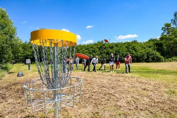 Zájemcům se otevřelo nové discgolfové hřiště, jde o teprve druhé podobné sportoviště v Plzni