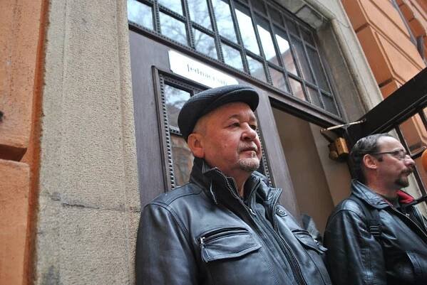 Vražda Monyové u soudu: Manžel skočil z okna, pak ji ubodal a znovu vyskočil