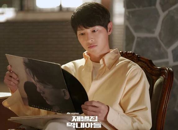 Song Joong Ki: Reborn Rich není jen jednoduchý fantasy příběh o cestování v čase. Může se pyšnit detailními emocemi postav
