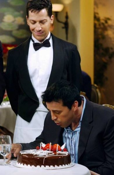 Přátelé - Jak Phoebe slavila narozeniny - Z filmu - Dan Bucatinsky, Matt LeBlanc