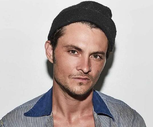 Shiloh Fernandez Biography - Facts, Childhood, Family Life & Achievements