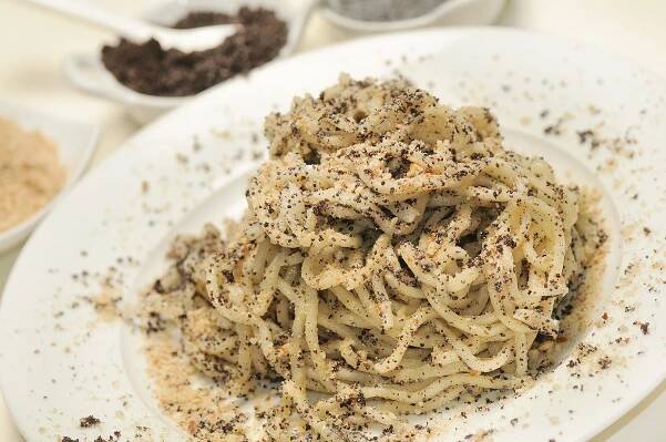 Domácí veganské tagliolini s mákem | Jíme Jinak