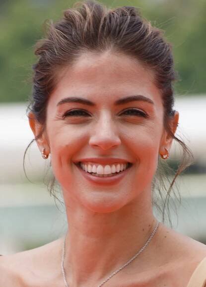 Stephanie Cayo