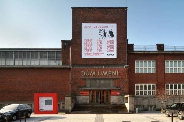 Výstavy v Domě umění nekončí, GVUO je prodlouží až do rekonstrukce střechy