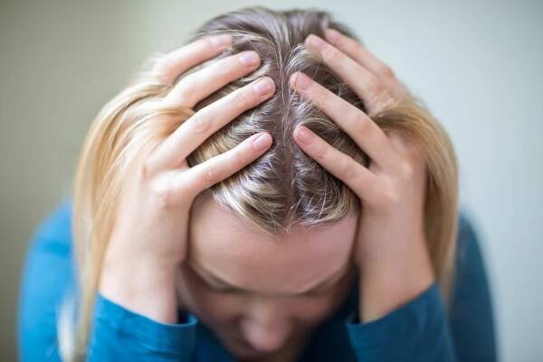 Homeopatická léčba depresí a alergií u 18leté ženy