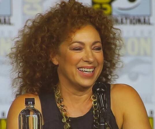 Alex Kingston Biography - Facts, Childhood, Family Life & Achievements of English Actress
