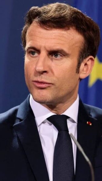 Emily musí zostať v Paríži: Macron chce bojovať za to, aby seriál pokračoval vo Francúzsku