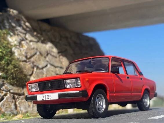 Model auta LADA 2105 ( vo vitrine). Mierka 1:43.