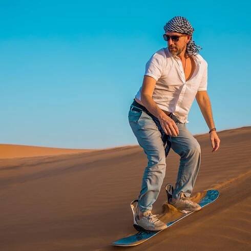 Dubaj: Jízda vrtulníkem, pouštní safari, velbloudi a občerstvení | GetYourGuide