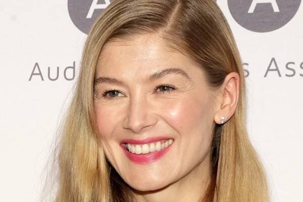 NEW YORK, NEW YORK - MARCH 28: Rosamund Pike attends the Audio Publishers Association's 2023 Audie Awards at Pier 60, Chelsea Piers on March 28, 2023 in New York City. (Photo by Ilya S. Savenok/Getty Images for Audio Publishers Association)