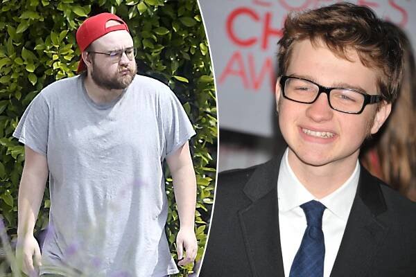 'Two and a Half Men' star Angus T. Jones unrecognizable on barefoot walk