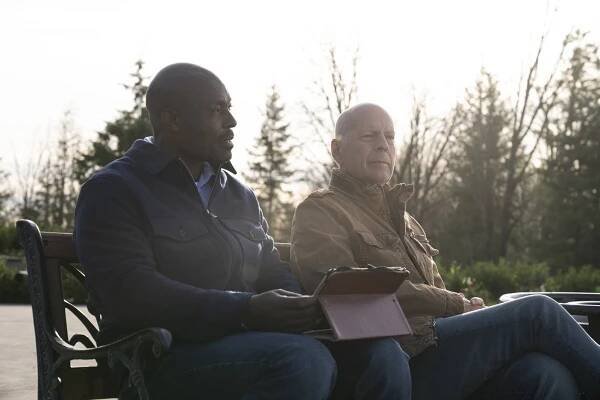 Jimmy Jean-Louis, Bruce Willis - Detektiv Knight - Z filmu