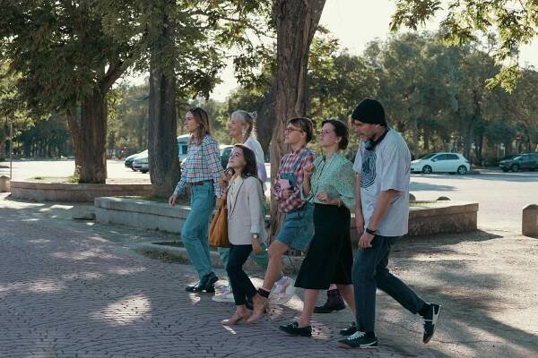 Kira Miró, Elena Irureta, Sofía Otero, Martí Cordero, Ana Jara, Salva Reina - ¿Quién es quién? - Z filmu