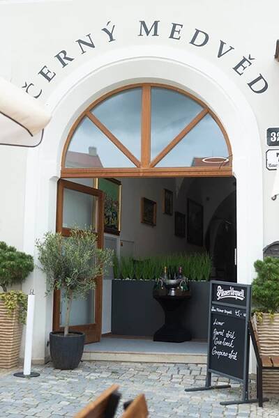 Restaurace Rezidence Černý medvěd • Kavárna Znojmo