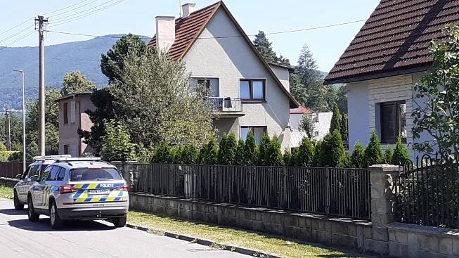 Trojnásobná vražda v Rožnově: Velmi smutné, nepochopitelné, říkají místní