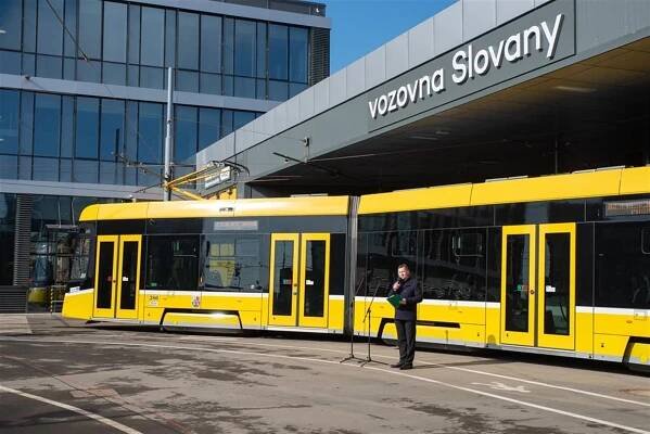 Slavnostní otevření vozovny Slovany - Fotogalerie | PMDP