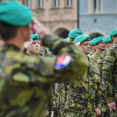 Sněmovna schválila plán zahraničních vojenských misí. Armáda bude letecky chránit i Pobaltí