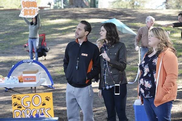 Thomas Sadoski, Betsy Brandt, Jill Johnson - Rodinka na kousky - Soccer Gigi TV Mikey - Z filmu