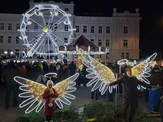 Pyroshow i obří andělé. Advent v Táboře začal už v pátek
