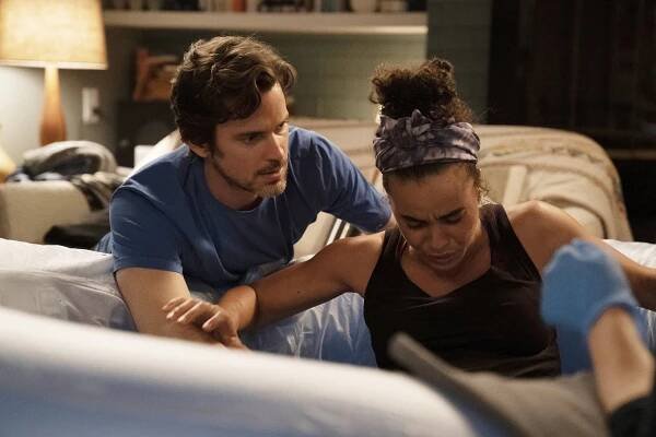 Hříšnice - Část III. - Z filmu - Matt Bomer, Parisa Fitz-Henley