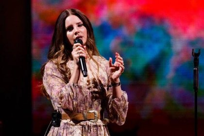 Lana Del Rey Preps LP of Standards and Classics, Sings 'Carousel' Tune