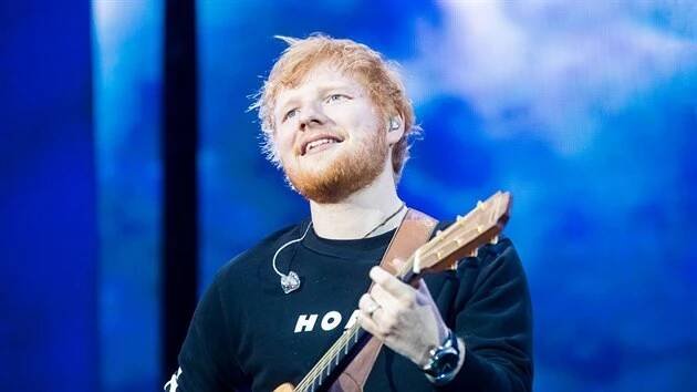 Ed Sheeran dobyl Prahu, zahrál své největší hity - iDNES.tv