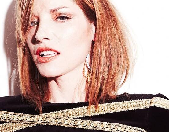 Sienna Guillory - Moves