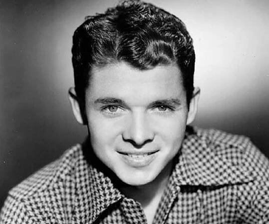 Audie Murphy Biography - Facts, Childhood, Family Life & Achievements