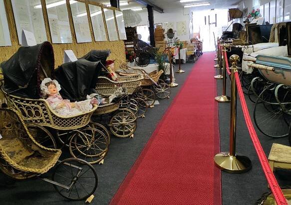 Muzeum starožitných kočárků, panenek a patentních listin v Náchodě