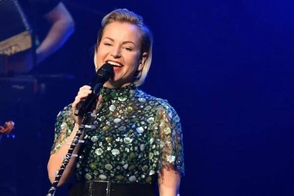 Martina Pártlová : kontakt : koncert. Úžasný hlas a hudební talent.