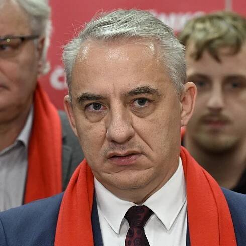 Politici chtějí víc. Kdo ještě dostane přidáno?