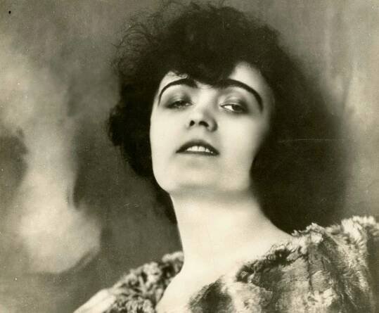 Pola Negri Facts