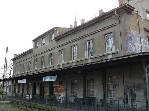 Nádraží Bubny rozezní bubny: připomínka prvního transportu Židů z Prahy upozorňuje na stále aktuální témata