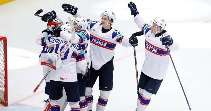 Kanada poprvé na mistrovství světa prohrála. Francie sestoupila z elitní kategorie, Norsko slaví záchranu