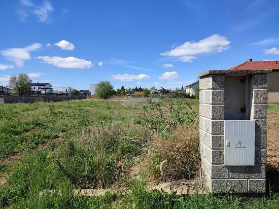 Prodej stavební parcely, 1 551 m², Křenice, ulice Trnková, okres Praha-východ - Peníze.cz