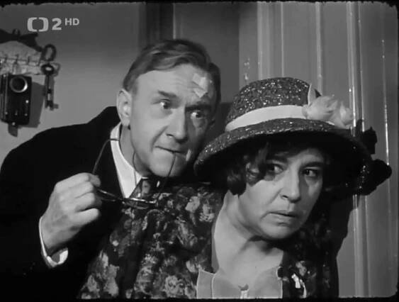 Frantisek Filipovský and Stella Zázvorková in Svatba jako remen (1967)