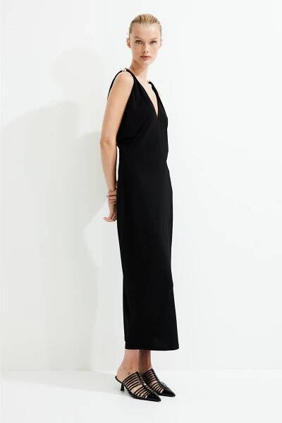 Šaty s výstřihem do V, H&M, 1 199 Kč