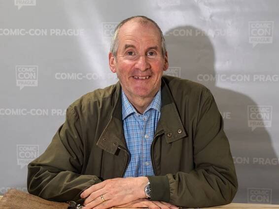 Rimmer je tragický, ale stále mě baví. Červeného trpaslíka budeme dělat, dokud to půjde, říká herec Chris Barrie