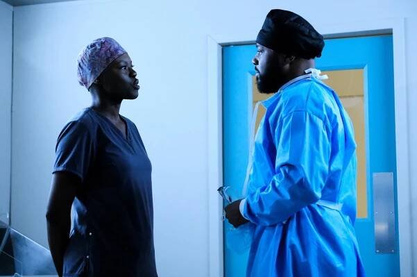 Doktoři - Utíkej, doktore, utíkej - Z filmu - Shaunette Renée Wilson, Malcolm-Jamal Warner