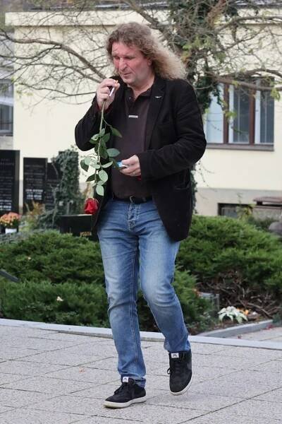 Pohřeb hudebníka Ambrože (†68), legendy beatu a vnuka malíře Zrzavého