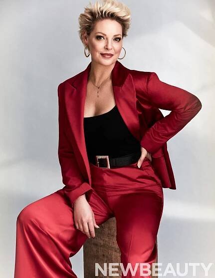 NEWBEAUTY: KATHERINE HEIGL AND THE SHELL HOOPS – RAMONA ALBERT 