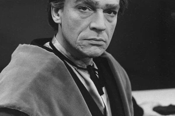 Paul Scofield: Oscar-winning actor whose phenomenal range was